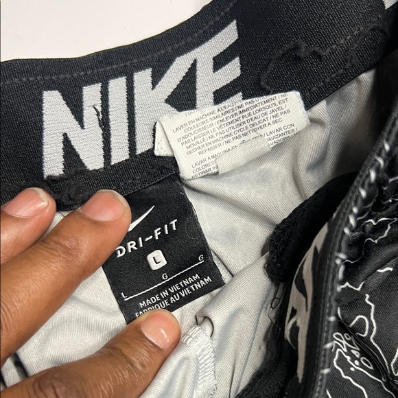 Nike Men's Drifit Black Patterned Athletic Shorts - Picture 2 of 11